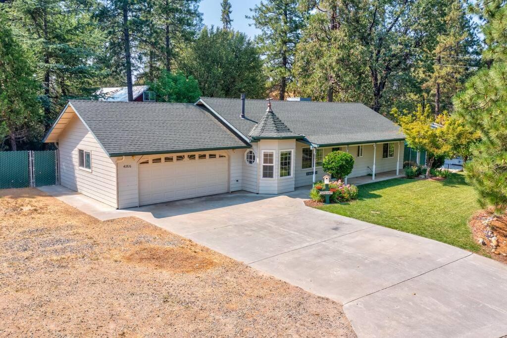 Acorn House - Charming House In Green Heaven With Pool Table With Lovely Backyard Oakhurst Bagian luar foto