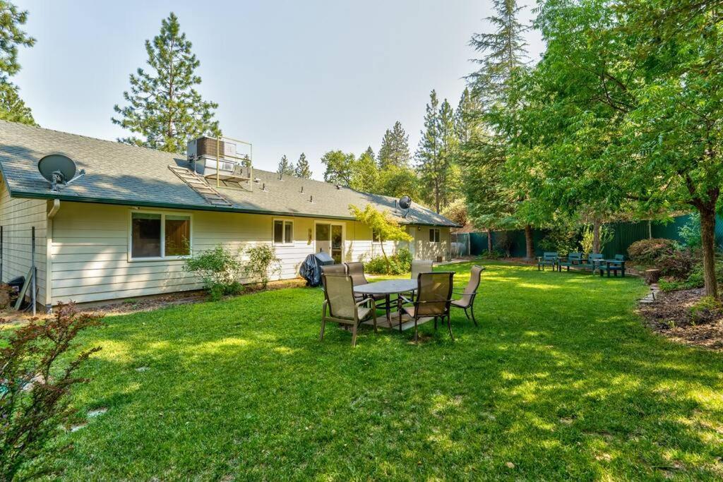 Acorn House - Charming House In Green Heaven With Pool Table With Lovely Backyard Oakhurst Bagian luar foto